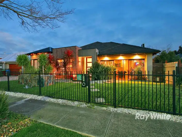 5 Phoenix Avenue, Cranbourne North VIC 3977