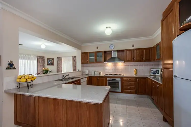 Second view of Homely house listing, 6 Iluka Court, Bundoora VIC 3083