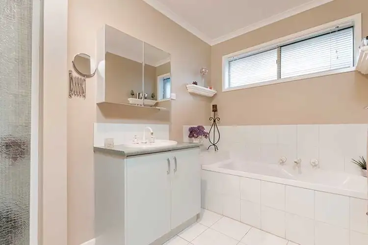 Sixth view of Homely house listing, 4 Swansea Court, Craigieburn VIC 3064