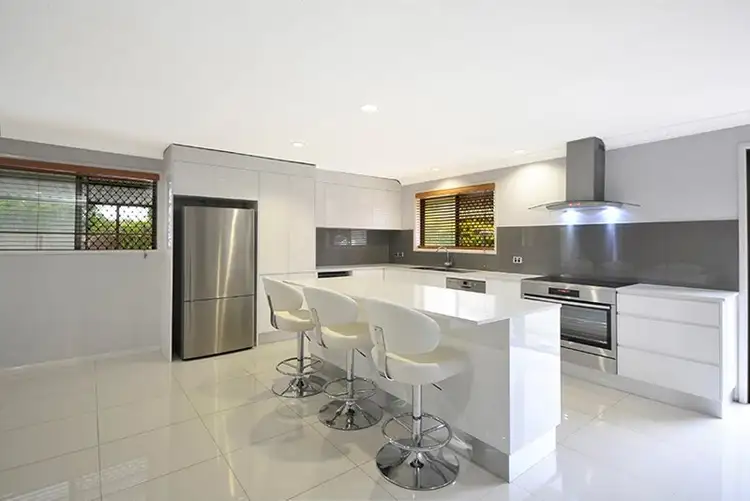 16 Salacia Avenue, Mermaid Waters QLD 4218