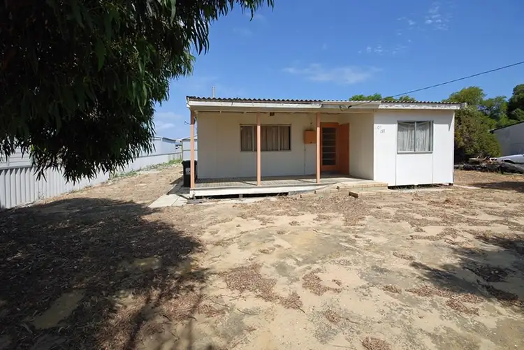 8 Battersby Road, Green Head WA 6514