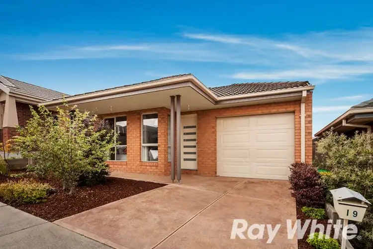 19 McKenzie Way, Doreen VIC 3754