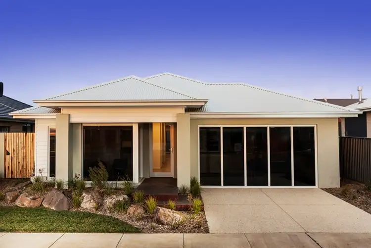 16 Eleanor Drive, Lucas VIC 3350