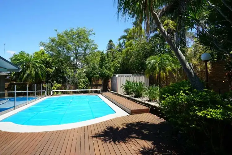 9 Collins Crescent, Benowa QLD 4217