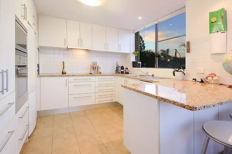 8/14 Charlton Street, Hamilton QLD 4007