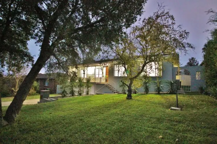 19 Hardy Avenue, Young NSW 2594