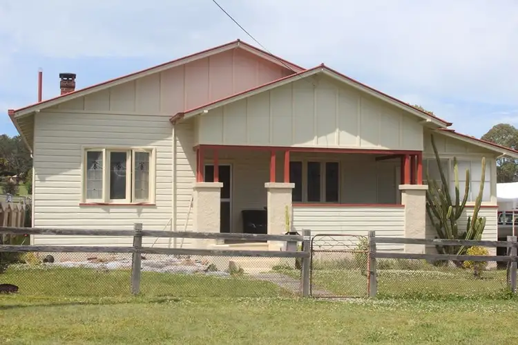 251 Douglas Street, Tenterfield NSW 2372