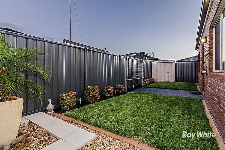 Fifth view of Homely house listing, 4 Gladiolus Circuit, Cranbourne North VIC 3977