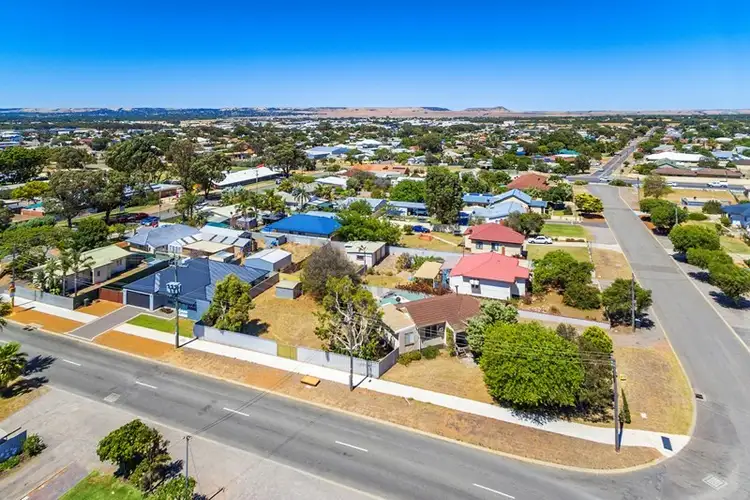 Fifth view of Homely house listing, 1 Critch Place, Wonthella WA 6530