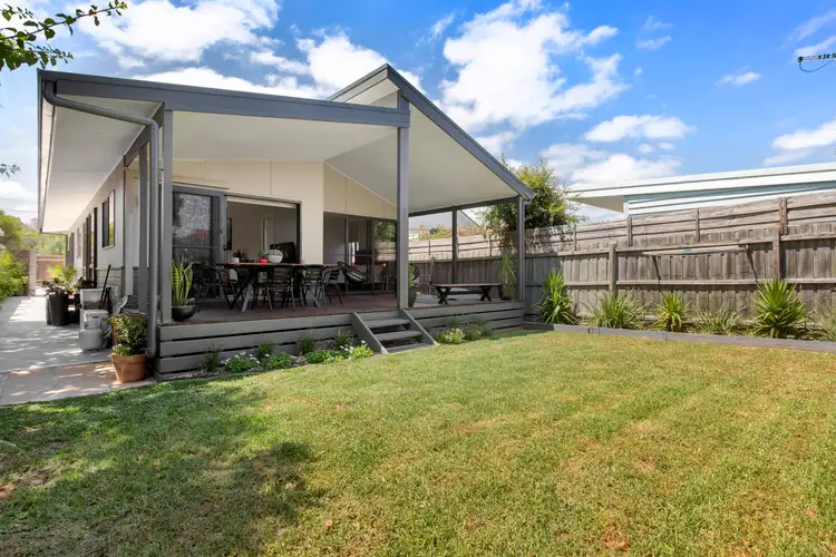 26 Sixth Avenue, Rosebud VIC 3939