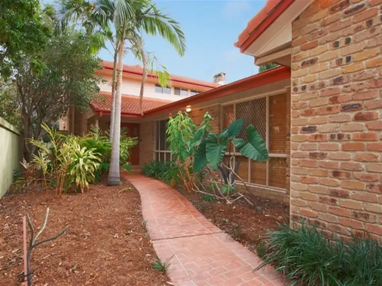 27 Kentia Court, Elanora QLD 4221