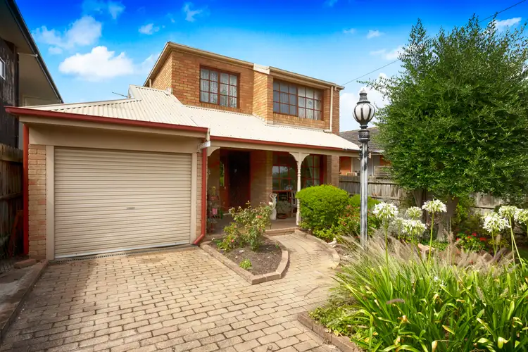 14 Barnes Grove, Chelsea VIC 3196