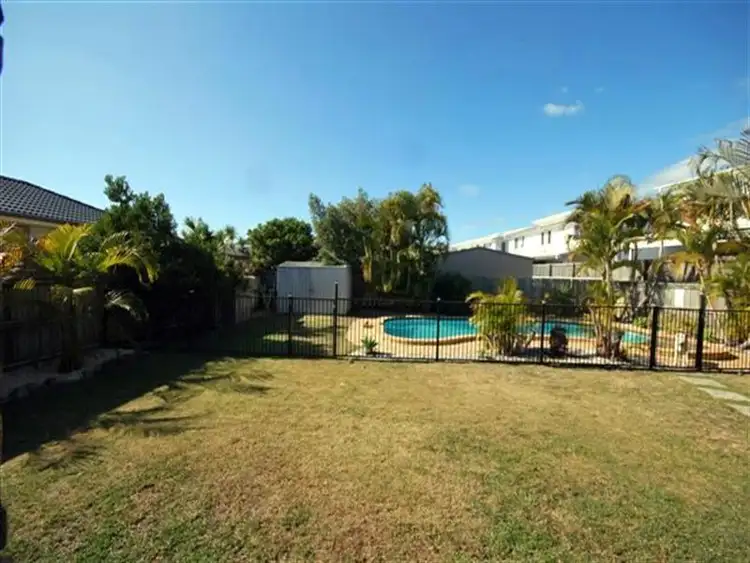 4 Yerrecoin Place, Burleigh Waters QLD 4220