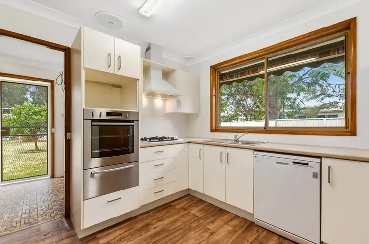 Sixth view of Homely house listing, 4 Oaks Avenue, Kanahooka NSW 2530