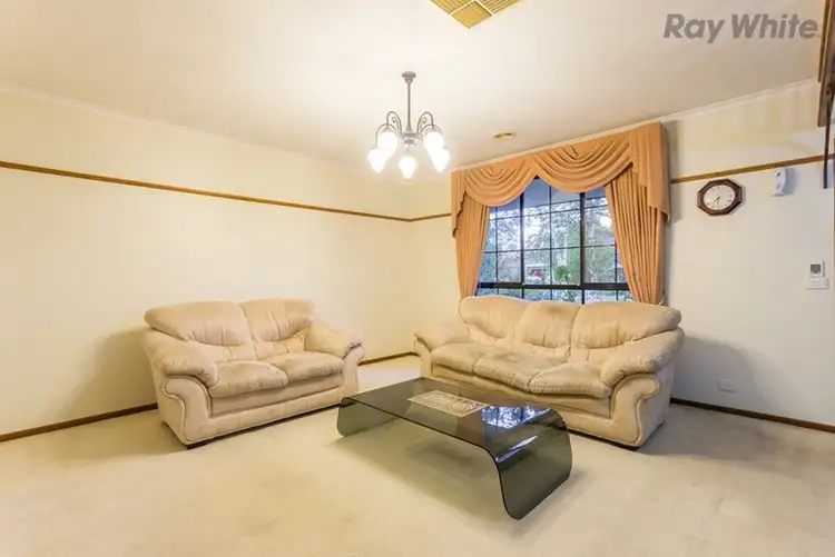 Fifth view of Homely house listing, 2 Oates Court, Taylors Lakes VIC 3038