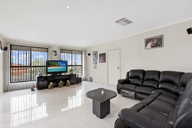 Sixth view of Homely house listing, 5 Hardiman Court, Mill Park VIC 3082