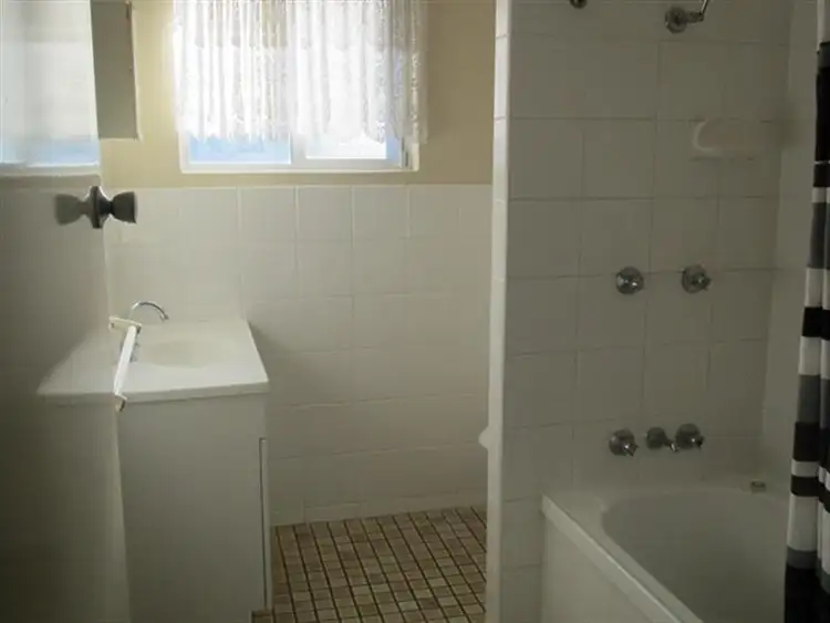 Fifth view of Homely unit listing, 4/18 Peerless Avenue, Mermaid Beach QLD 4218