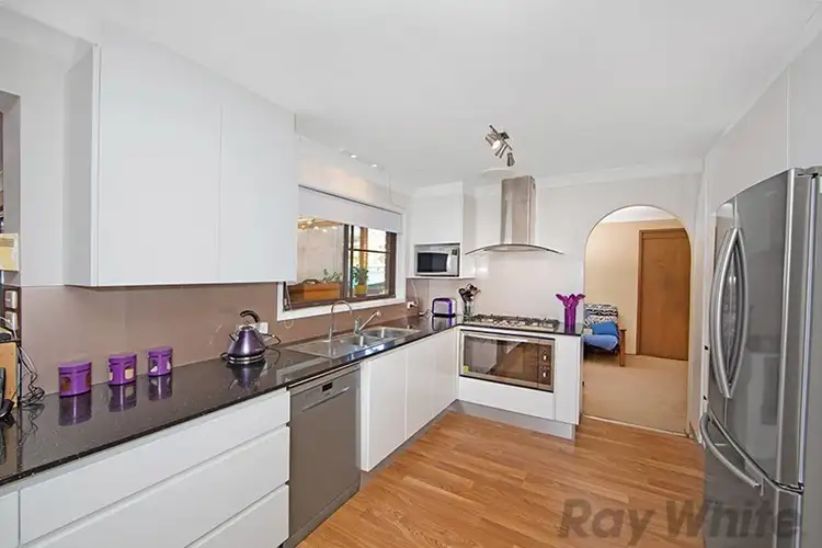92 Elizabeth Bay Drive, Lake Munmorah NSW 2259