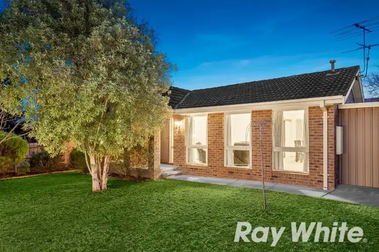 35 Dunvegan Crescent, Macleod VIC 3085