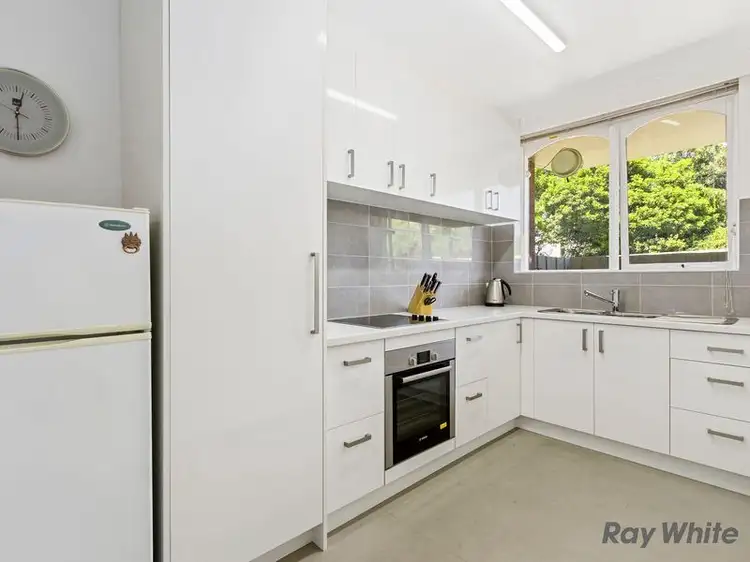 Fourth view of Homely apartment listing, 3/5 Kent Road, Box Hill VIC 3128