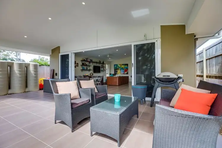 8 Ulagree Street, Wynnum West QLD 4178