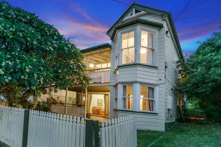 10 Benalla Street, Manly QLD 4179