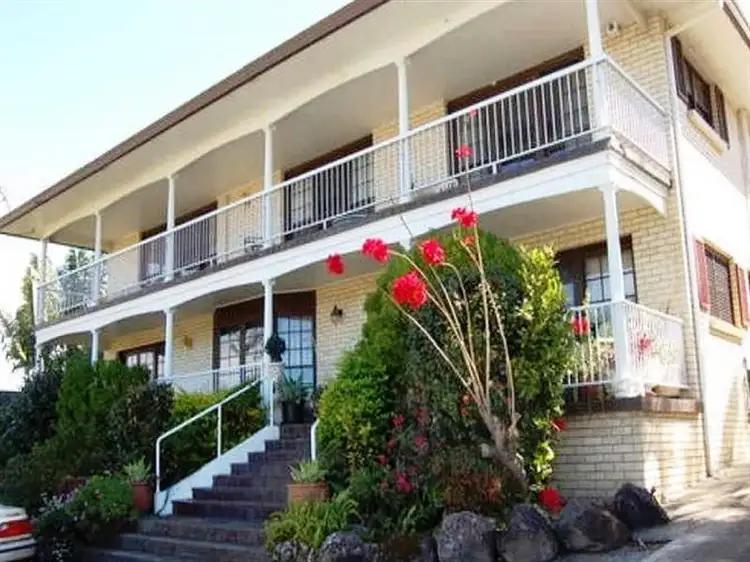 28 Tambourah Drive, Benowa QLD 4217