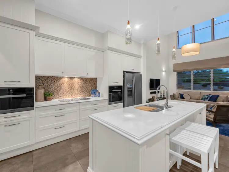 38 Camboor Street, Camp Hill QLD 4152