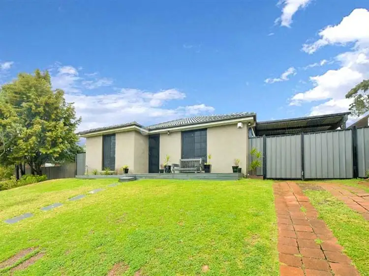 66 Cleopatra Drive, Rosemeadow NSW 2560