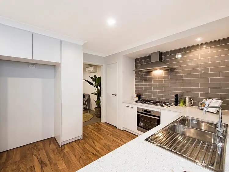 Sixth view of Homely house listing, 2 San Domingo Close, Safety Bay WA 6169