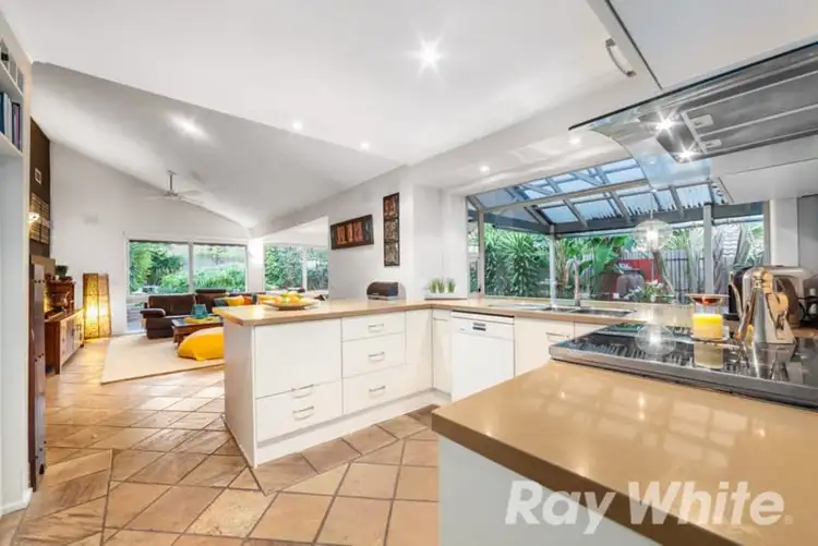 21 ALLUMBA Drive, Saint Helena VIC 3088