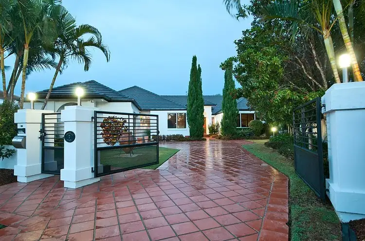 7 Chantilly Close, Benowa Waters QLD 4217