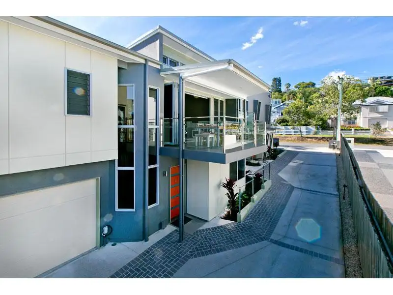 Main view of Homely townhouse listing, 2/20 Barton Parade, Balmoral QLD 4171