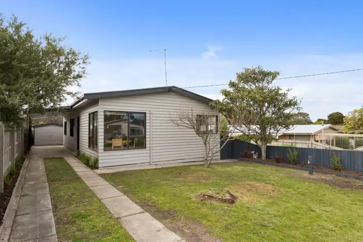111 Eighth Avenue, Rosebud VIC 3939