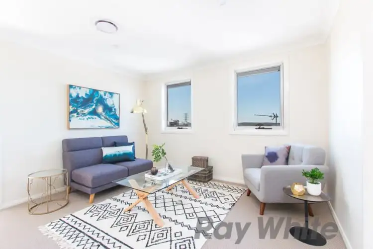2 Kuraman Close, Macquarie Hills NSW 2285