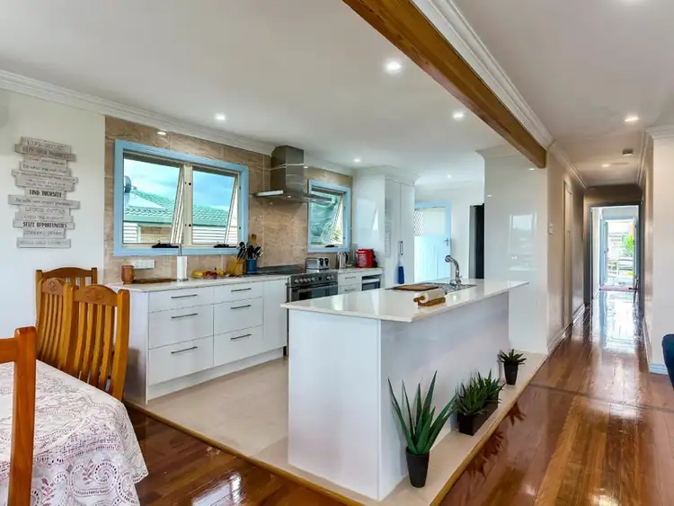 14 Hoxton Street, Arana Hills QLD 4054