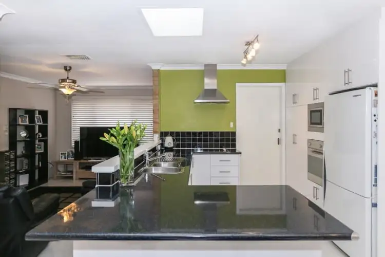 25 Littlemore Way, Eden Hill WA 6054