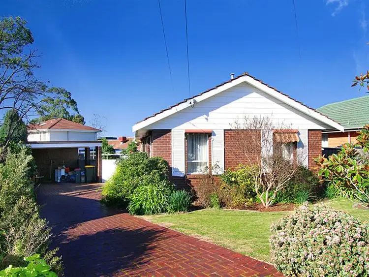 6 Douglas Court, Strathmore Heights VIC 3041