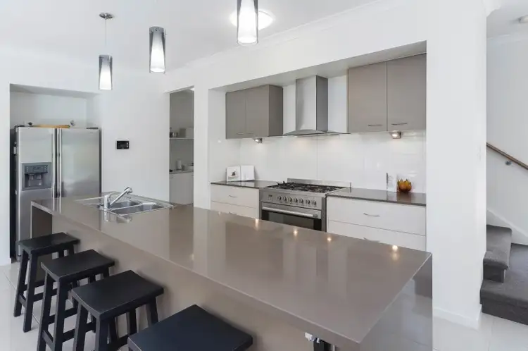 13 The Peninsula, Helensvale QLD 4212