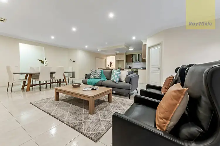 Fifth view of Homely house listing, 17 Northumberland Circuit, Craigieburn VIC 3064