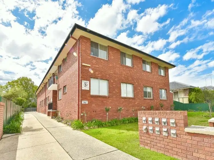 2/6 Reddall Street, Campbelltown NSW 2560