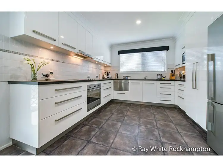 32 Stenlake Avenue, Kawana QLD 4701