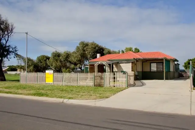 16 Whitfield Street, Beachlands WA 6530