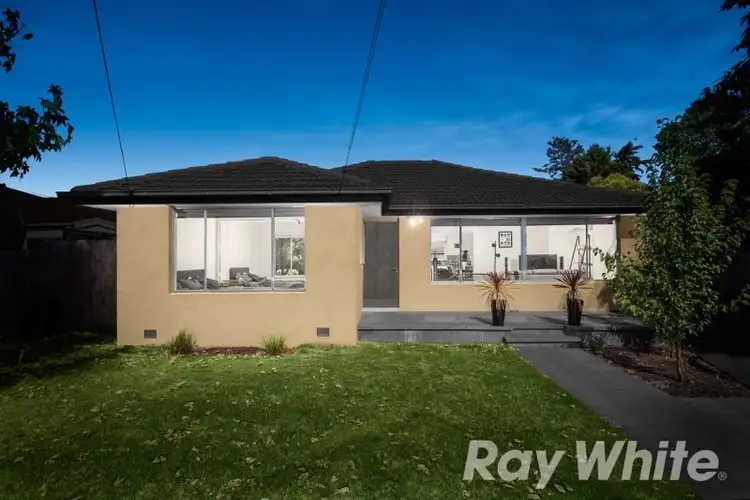1 Meredith Close, Mooroolbark VIC 3138