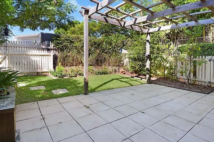 Main view of Homely unit listing, 2/92 Woodville Street, Hendra QLD 4011