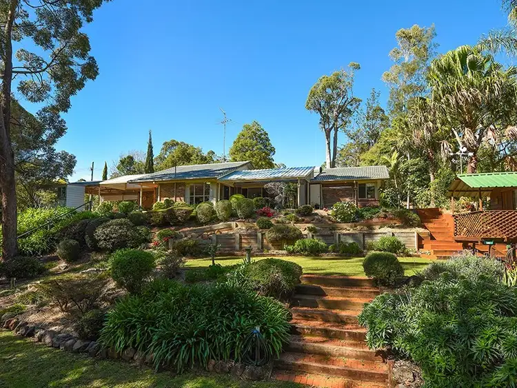 8 Grey Gums Drive, Blue Mountain Heights QLD 4350