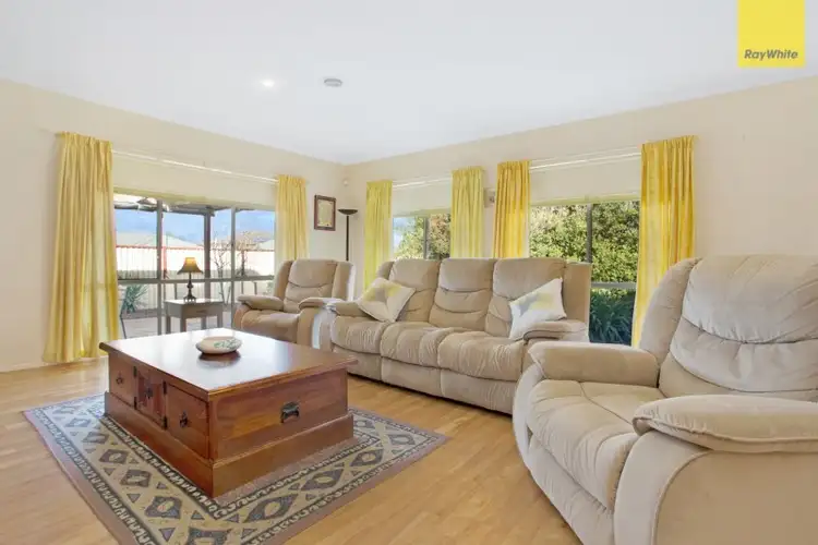 Fourth view of Homely house listing, 3 Bramshaw Crescent, Hillside VIC 3037