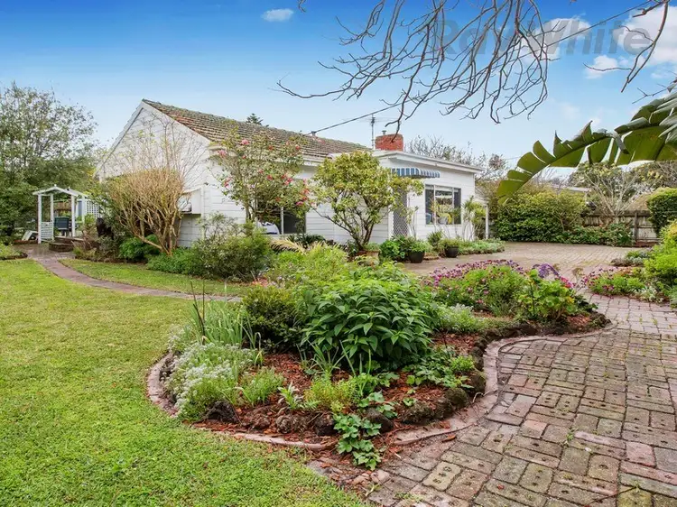 10 Cairns Avenue, Rosebud VIC 3939