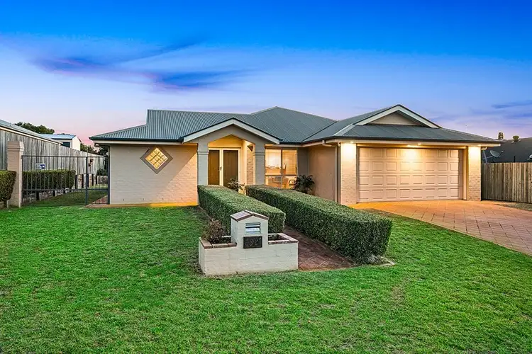 32 Ward Street, Middle Ridge QLD 4350