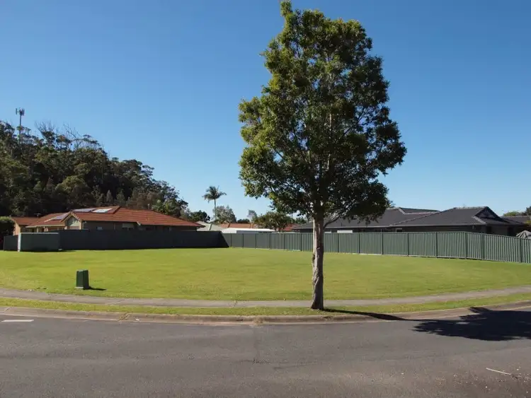11 Vintage Lakes Drive, Tweed Heads South NSW 2486